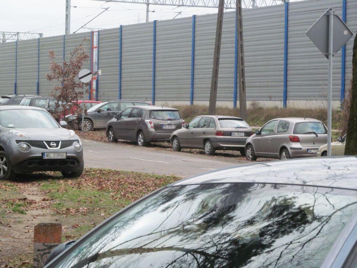 LEGIONOWO. Parkują gdzie popadnie... LEGIONOWO. Parkują gdzie popadnie...