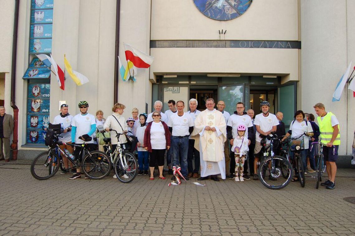 LEGIONOWO. Pielgrzymka rowerowa do Ossowa w 97. rocznicę Bitwy Warszawskiej [galeria]