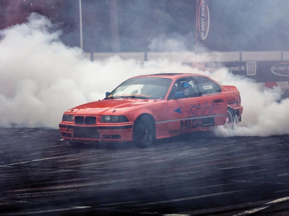 LEGIONOWO. Pisk opon i zapach spalonej gumy – drifterzy w akcji