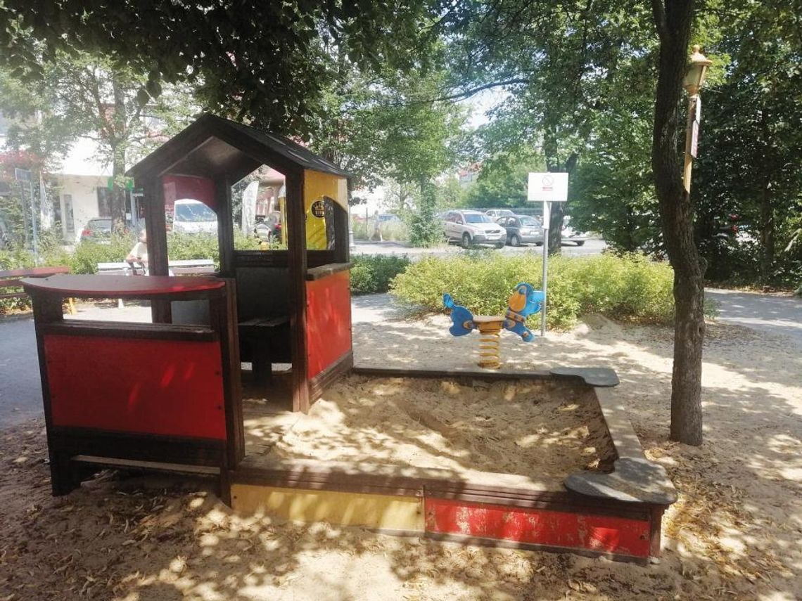 LEGIONOWO. Plac zabaw przy fontannie. Kto tym zarządza?