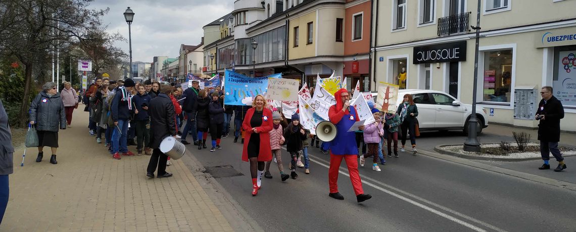 LEGIONOWO. Pochód Kolorowej Skarpetki LEGIONOWO. Pochód Kolorowej Skarpetki