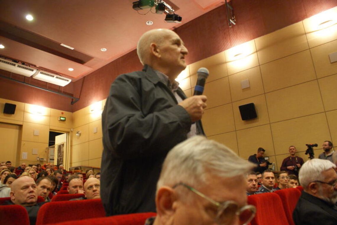 LEGIONOWO. Pod ostrzałem pytań LEGIONOWO. Pod ostrzałem pytań