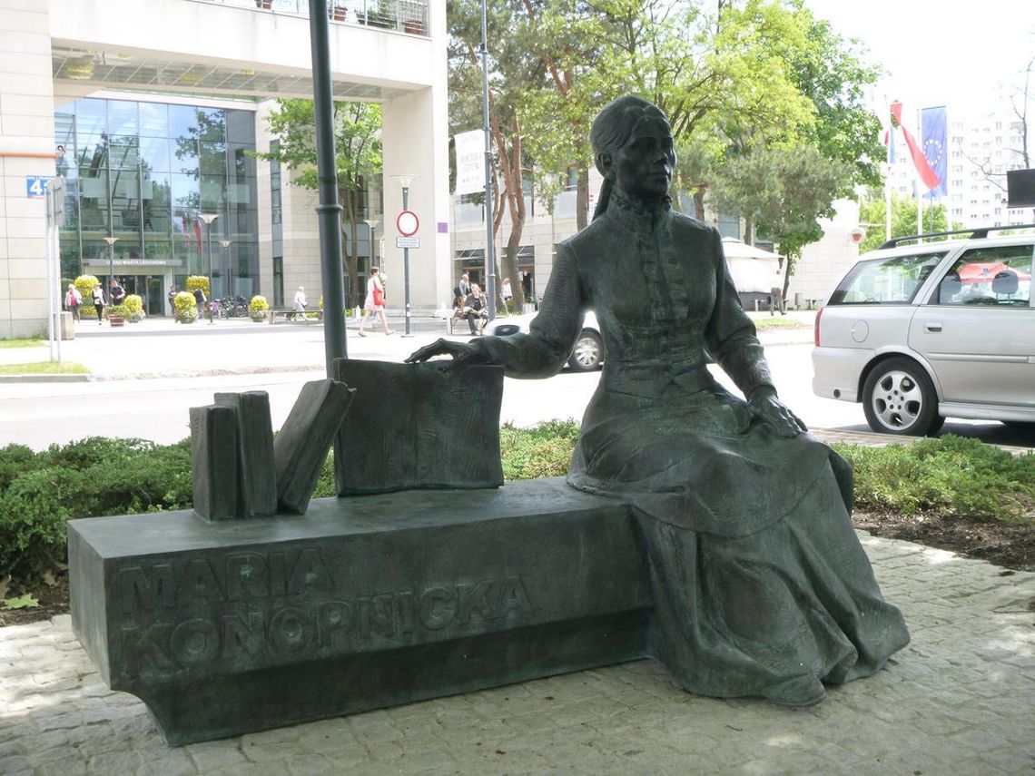 LEGIONOWO. Poetka usiadła w skwerku