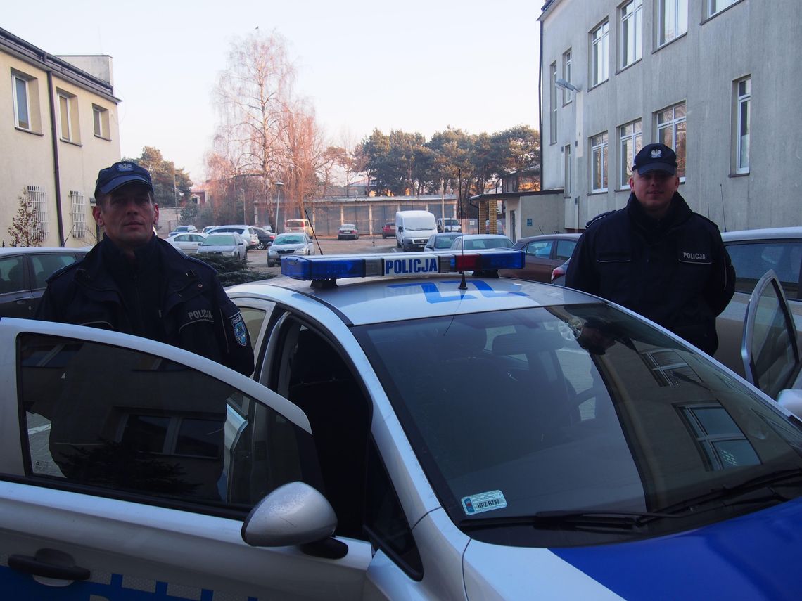 LEGIONOWO. Policjanci uratowali mężczyznę przed zamarznięciem