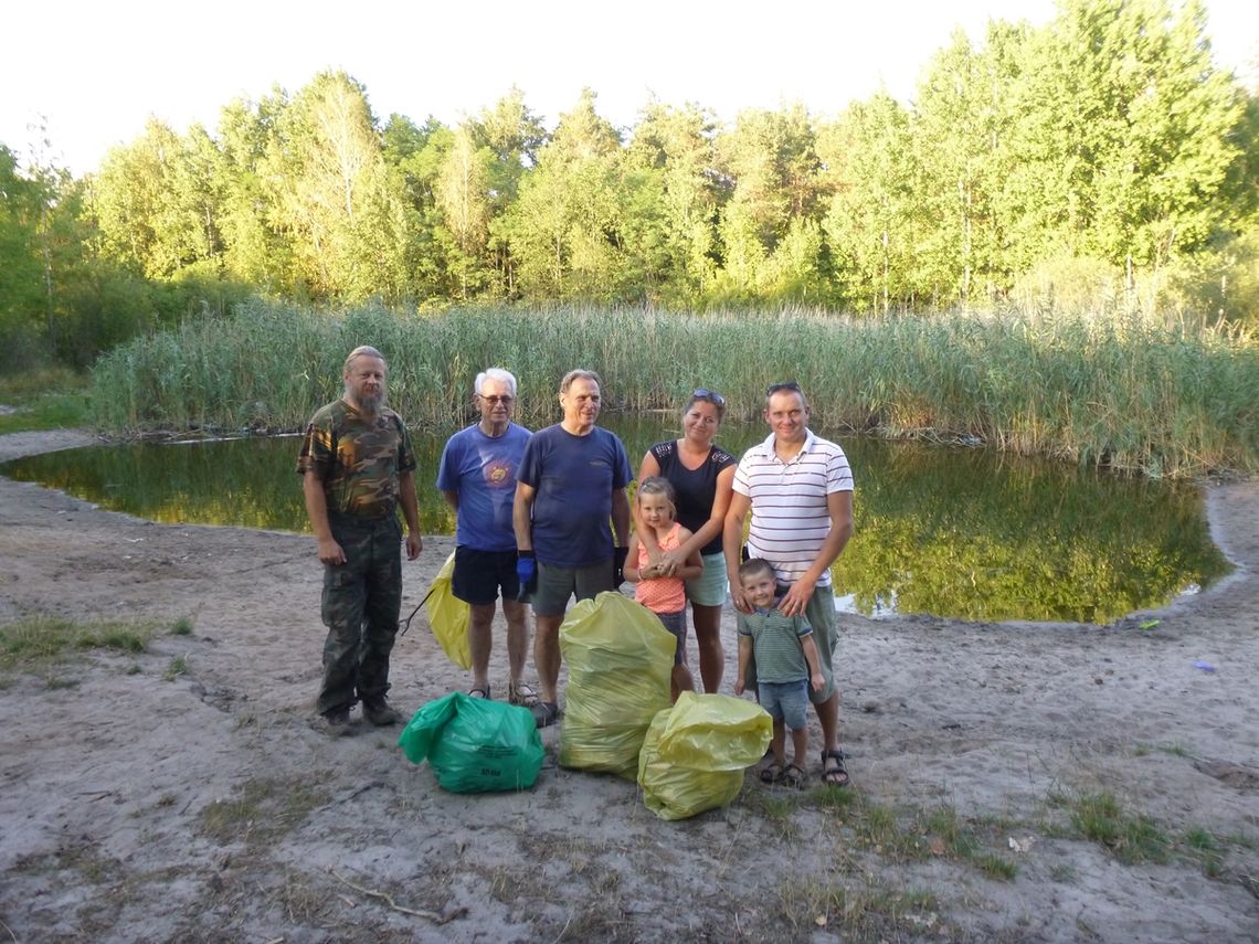 LEGIONOWO. Posprzątali jeziorko w leśniczówce