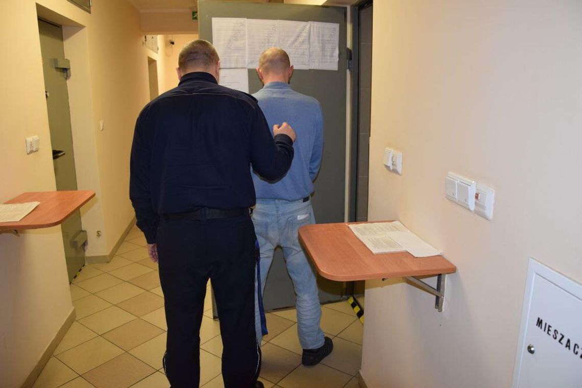 LEGIONOWO. Poszukiwana 16-latka oraz 50 gram marihuany