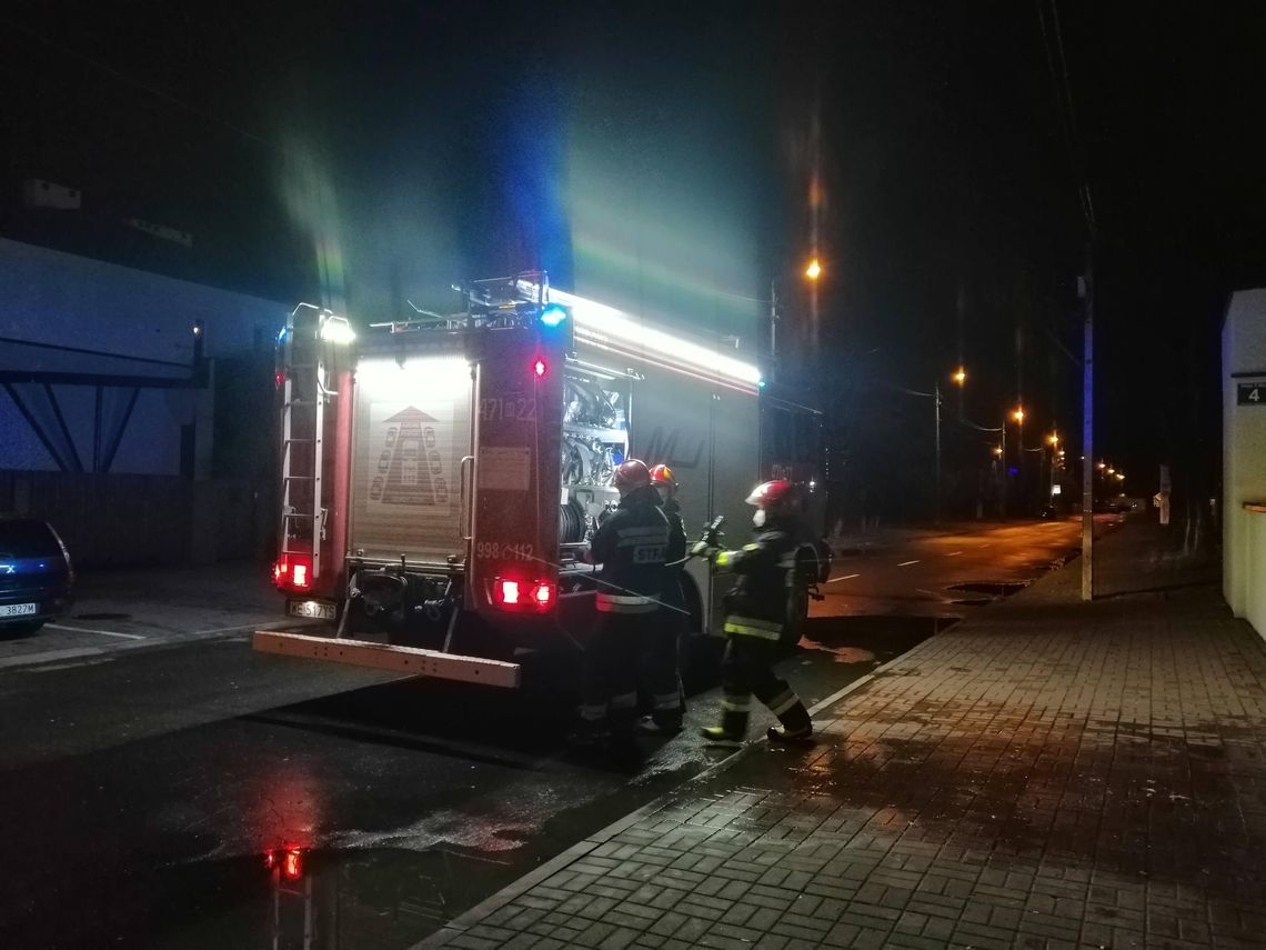LEGIONOWO. Pożar altany śmietnikowej przy 3-maja