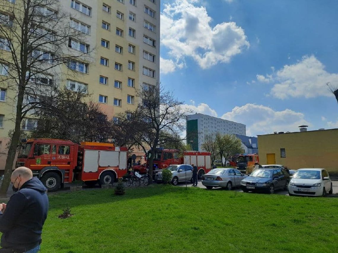 LEGIONOWO. Pożar na 11 piętrze w bloku na Sowińskiego [GALERIA]