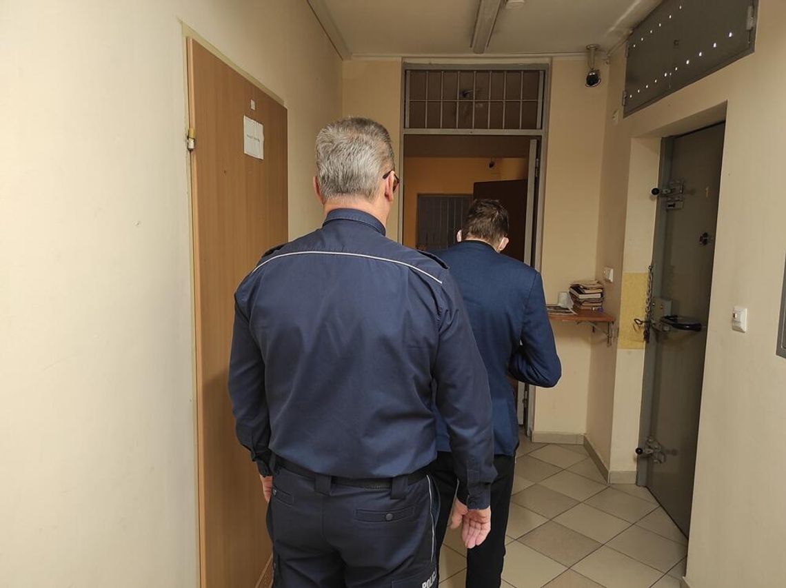 LEGIONOWO. Próbował ukraść 21 butelek whisky, wcześnie kradł elektronikę LEGIONOWO. Próbował ukraść 21 butelek whisky, wcześnie kradł elektronikę