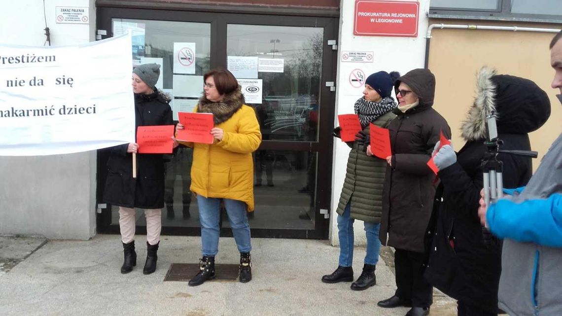 LEGIONOWO. Protest w legionowskiej prokuraturze LEGIONOWO. Protest w legionowskiej prokuraturze