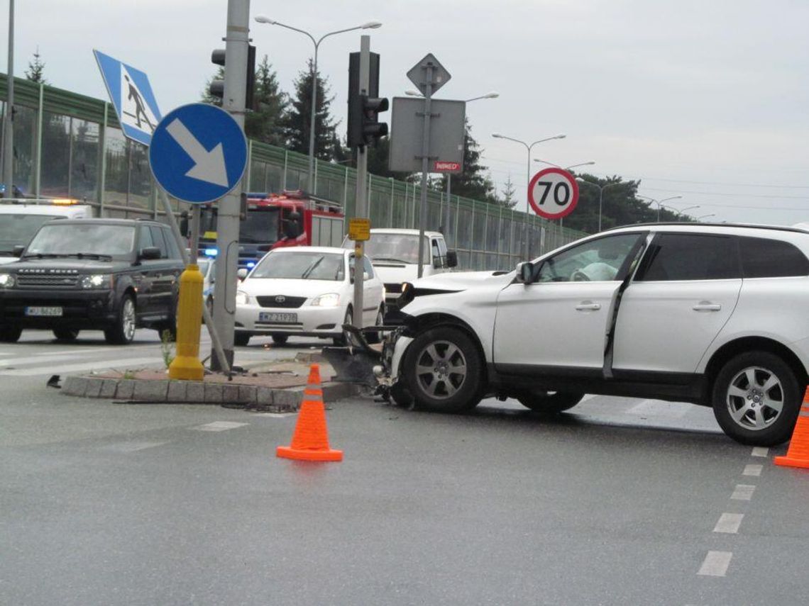LEGIONOWO. Przy Zakopiańskiej wjechała na czerwonym świetle LEGIONOWO. Przy Zakopiańskiej wjechała na czerwonym świetle
