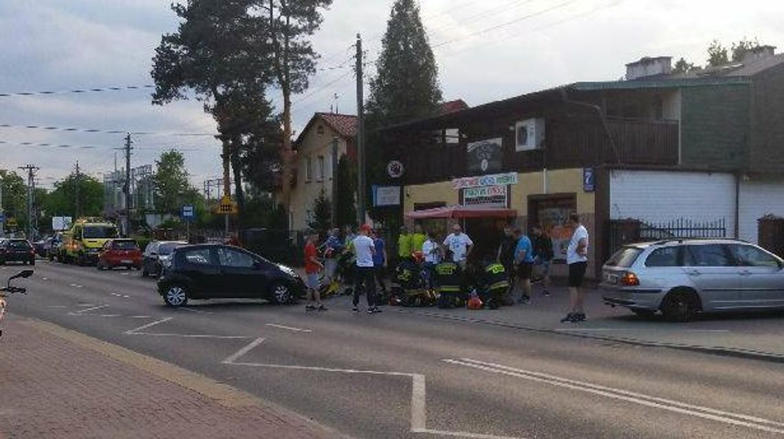 LEGIONOWO. Ranny 16-latek jadący na skuterze na ul. Polnej przed Wrzosową LEGIONOWO. Ranny 16-latek jadący na skuterze na ul. Polnej przed Wrzosową