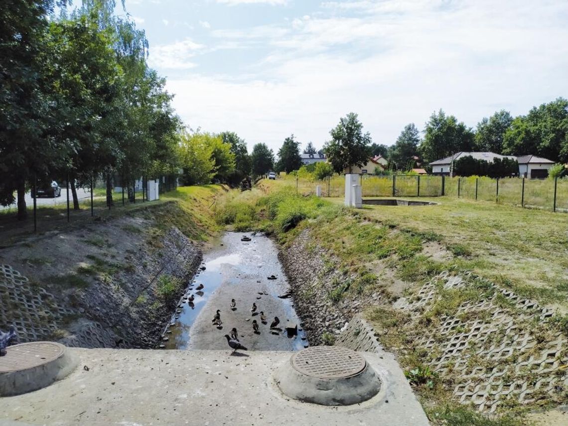 LEGIONOWO. Rewitalizacja kanałku na os. Sobieskiego LEGIONOWO. Rewitalizacja kanałku na os. Sobieskiego