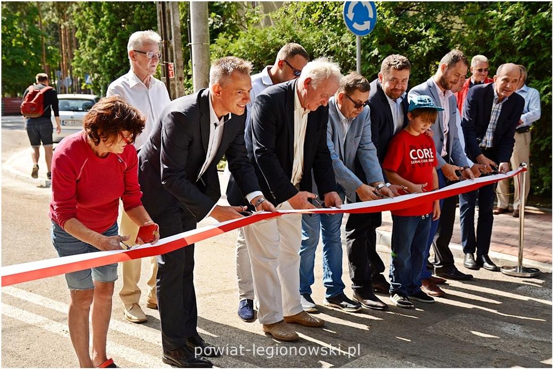 LEGIONOWO. Rondo przy Al. Legionów i Al. Róż oficjalnie otwarte LEGIONOWO. Rondo przy Al. Legionów i Al. Róż oficjalnie otwarte