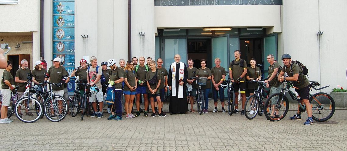 LEGIONOWO. Rowerzyści oddali hołd poległym w Bitwie Warszawskiej 1920