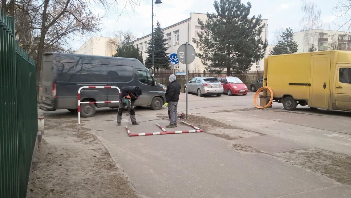 LEGIONOWO. Skrzyżowanie na środku osiedla