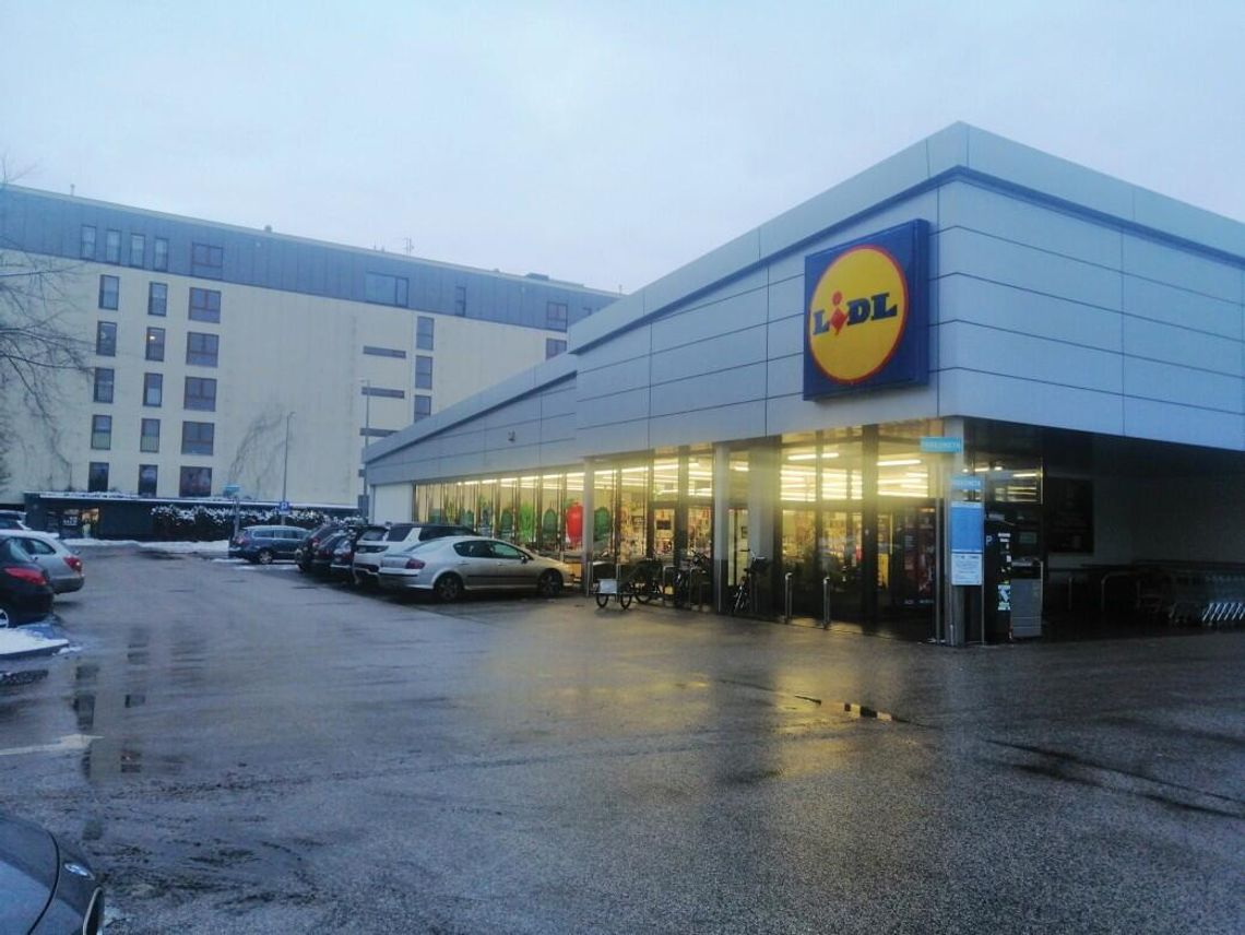 LEGIONOWO. "Skup" butelek w centrum Legionowa