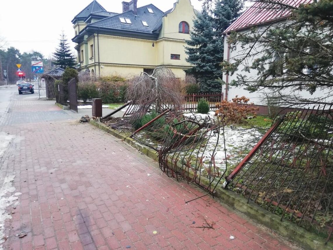 LEGIONOWO. Staranował ogrodzenie i uciekł