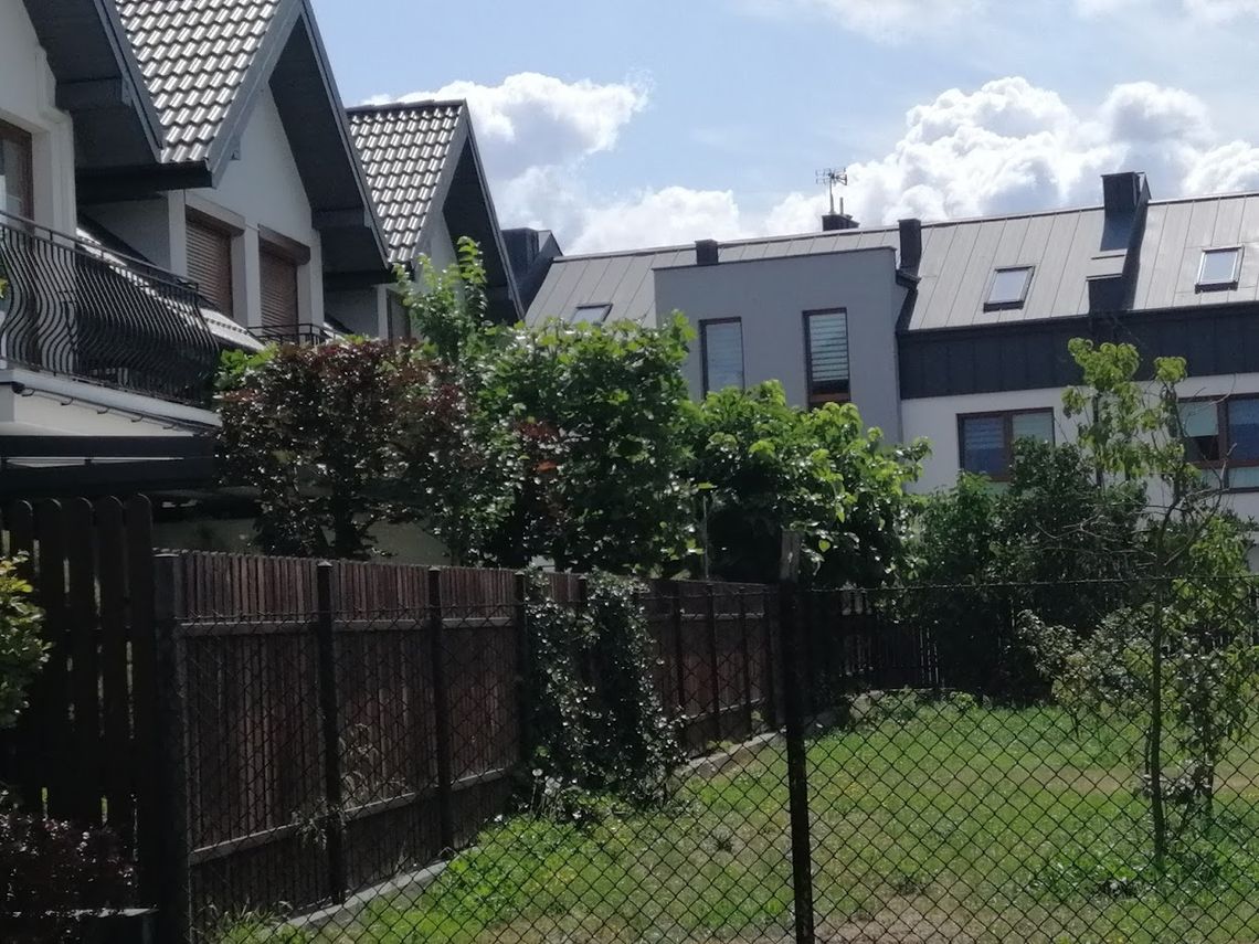 LEGIONOWO. Strach: - co wyrośnie za płotem?