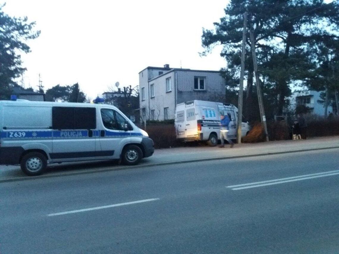 LEGIONOWO. Stracił panowanie nad autem i skończył na ogrodzeniu LEGIONOWO. Stracił panowanie nad autem i skończył na ogrodzeniu