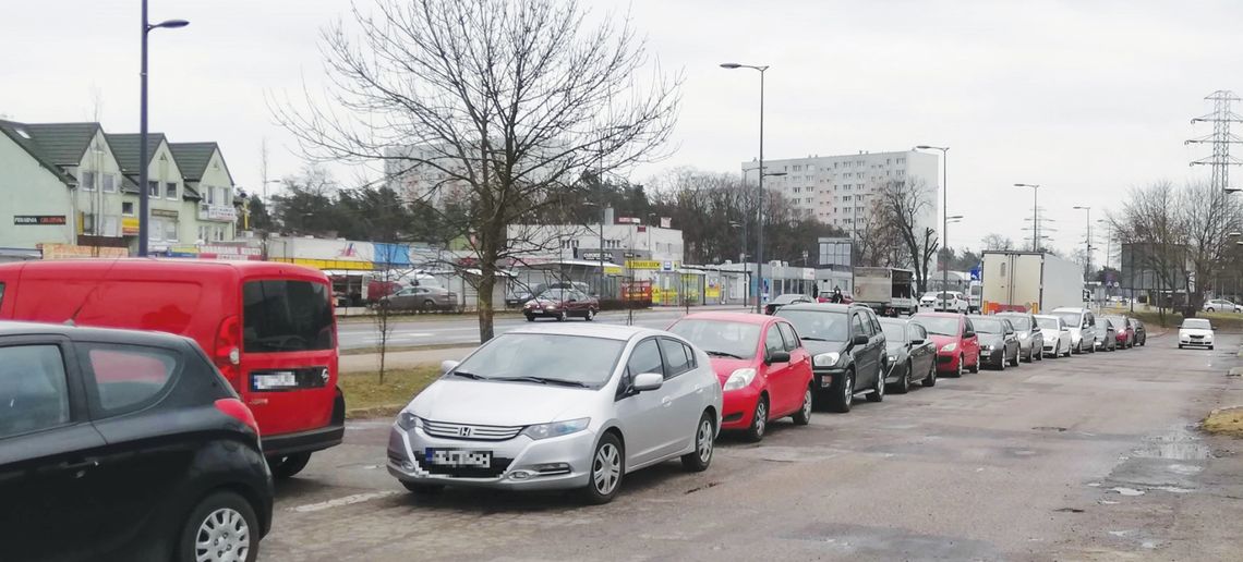 LEGIONOWO. Tłumy ludzi pod punktem testów! Czy zostanie otwarty 2 punkt pobrań?