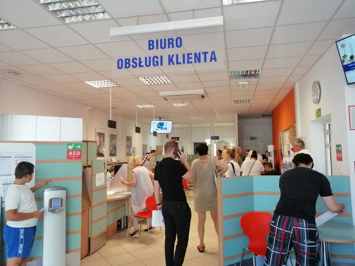 LEGIONOWO. Tłumy pod PGE – co się stało? LEGIONOWO. Tłumy pod PGE – co się stało?