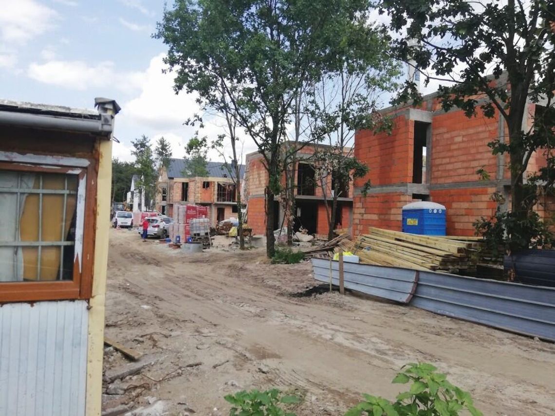 LEGIONOWO. Trwa budowa osiedla „pod kominem”
