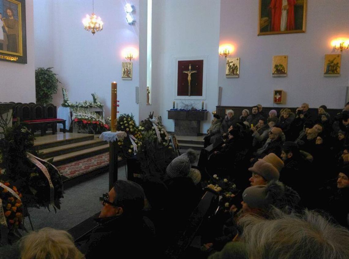 LEGIONOWO. Trwa pogrzeb Agnieszki Kotulanki LEGIONOWO. Trwa pogrzeb Agnieszki Kotulanki