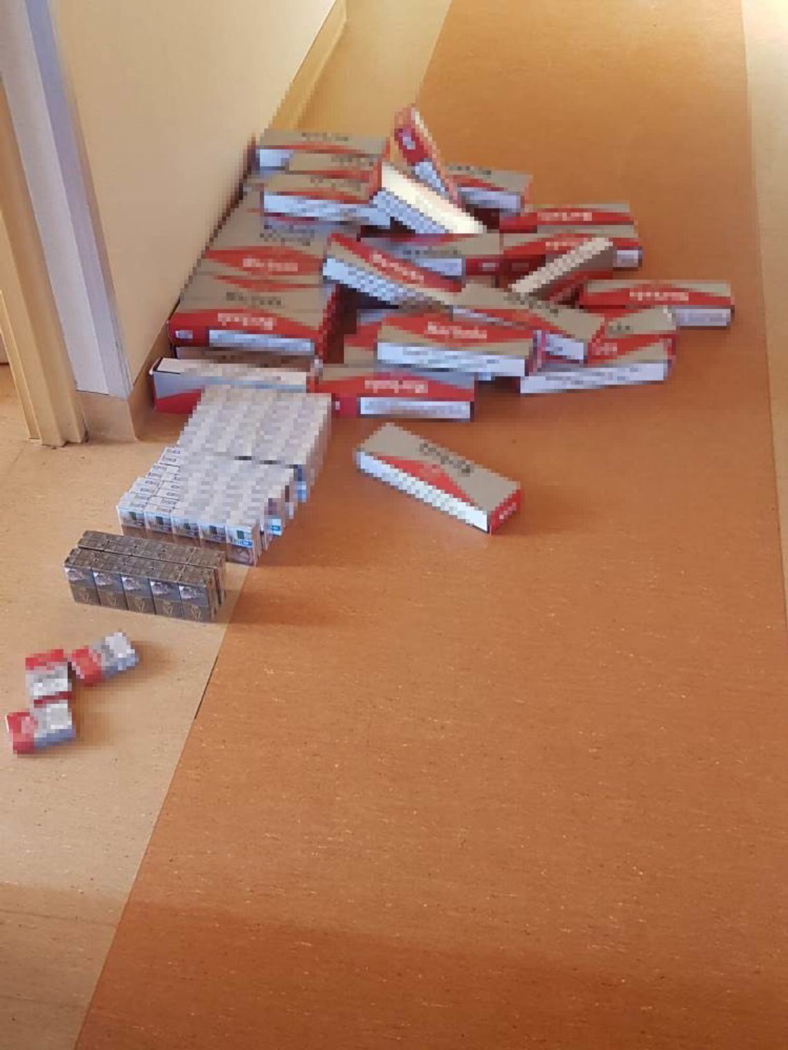 LEGIONOWO. Tytoniowa kontrabanda w rękach policji LEGIONOWO. Tytoniowa kontrabanda w rękach policji