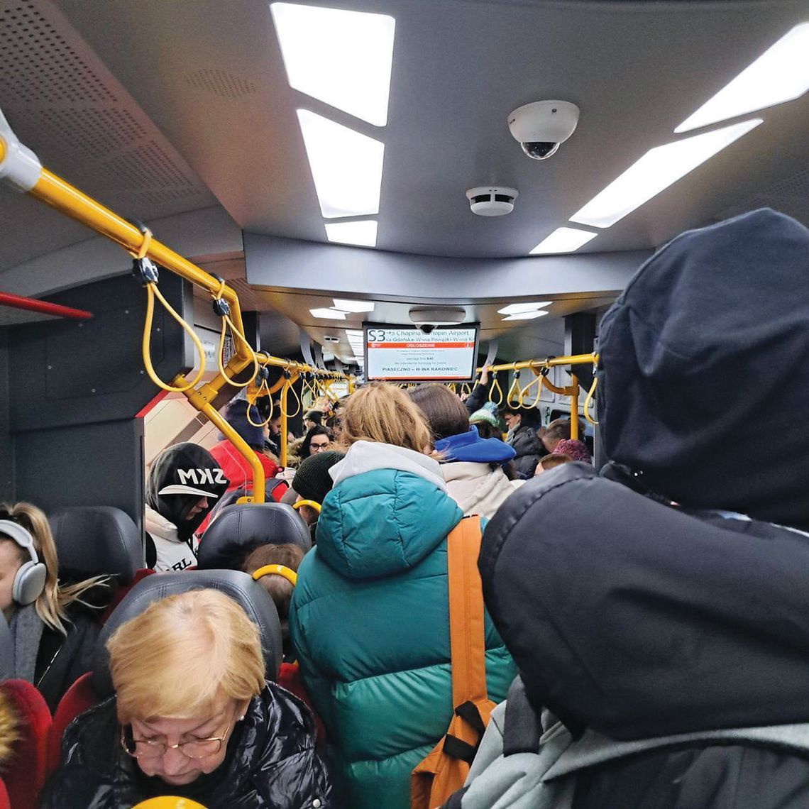 LEGIONOWO. W pociągu - jak sardynki w puszce LEGIONOWO. W pociągu - jak sardynki w puszce