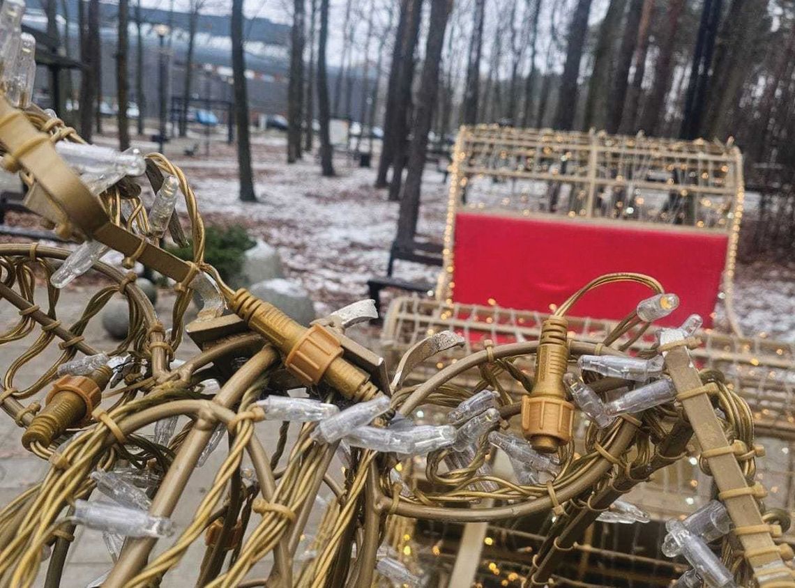 LEGIONOWO. Wandale zniszczyli ozdoby w Parku Zdrowia