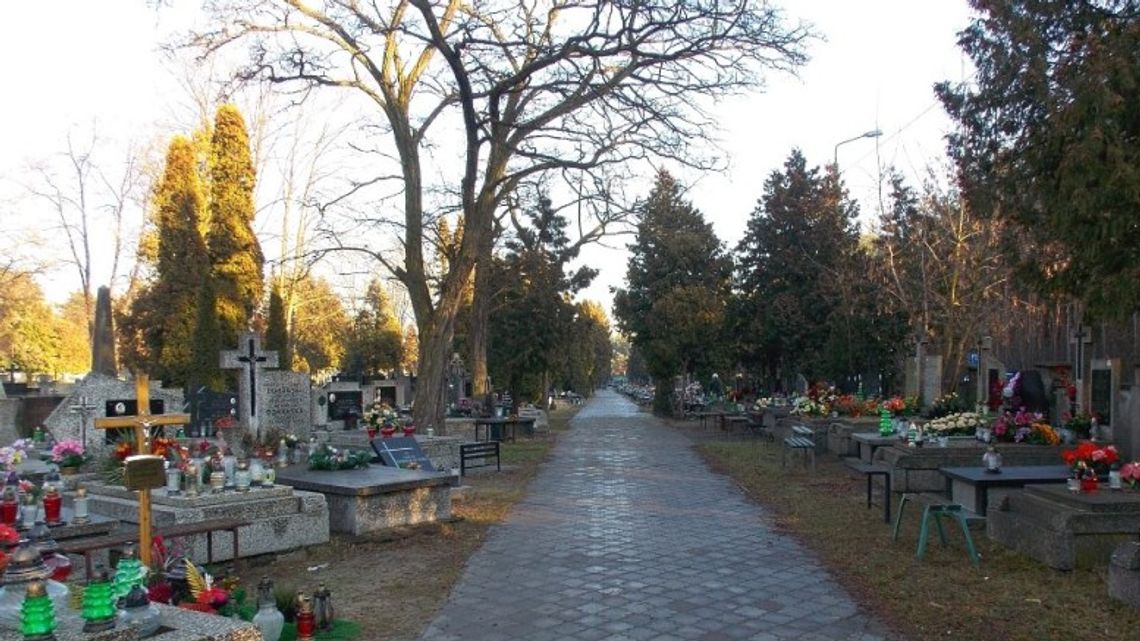 LEGIONOWO. Wielka wyprzedaż pod cmentarzem LEGIONOWO. Wielka wyprzedaż pod cmentarzem