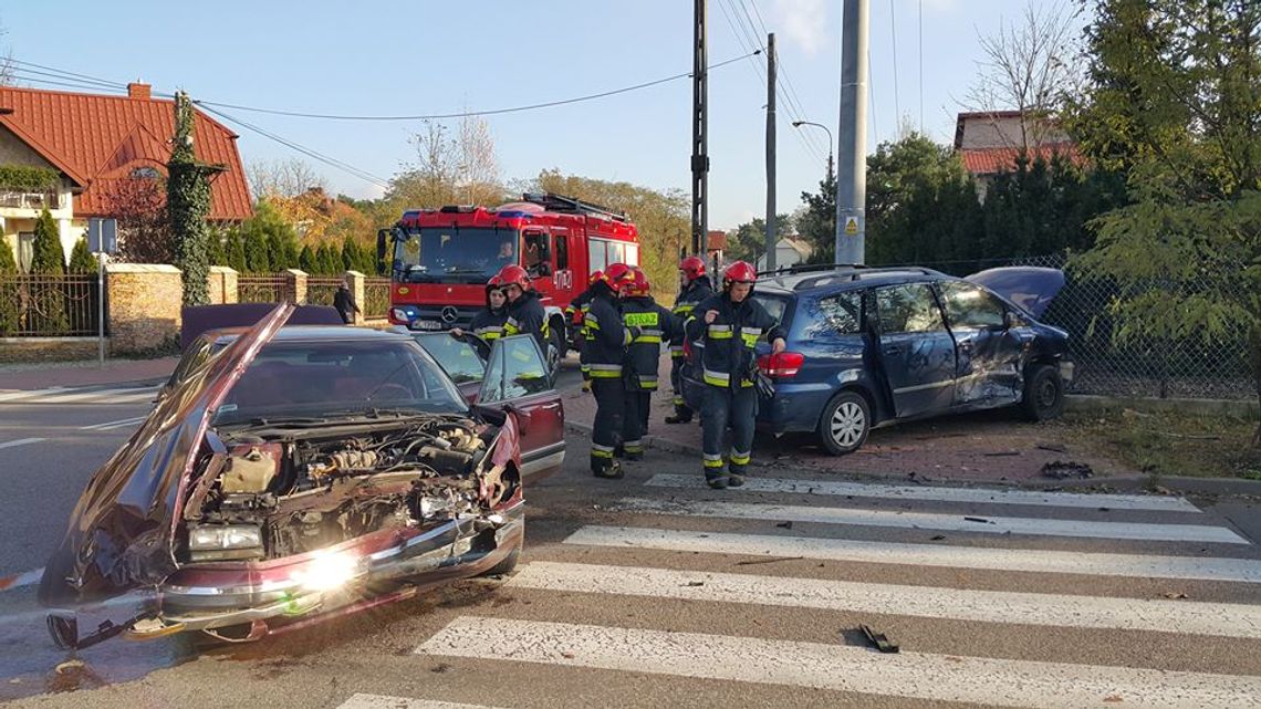 LEGIONOWO. Wypadek na Batorego, kierowca w szpitalu LEGIONOWO. Wypadek na Batorego, kierowca w szpitalu