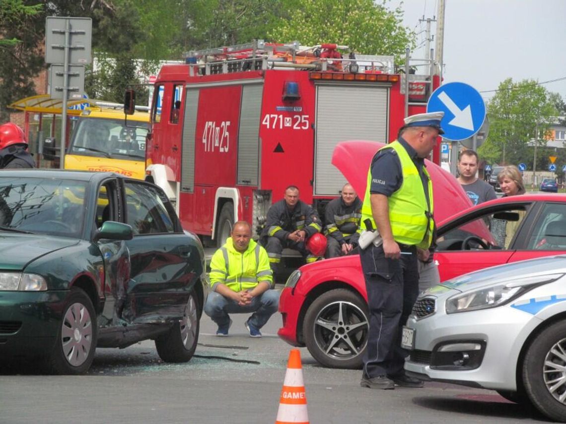 LEGIONOWO. Wypadek na rondzie przy Parkowej [Galeria]