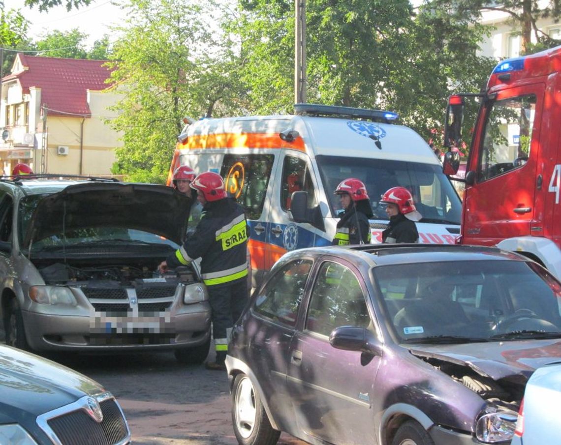 LEGIONOWO. Wypadek przy poczcie - kobieta poszkodowana LEGIONOWO. Wypadek przy poczcie - kobieta poszkodowana