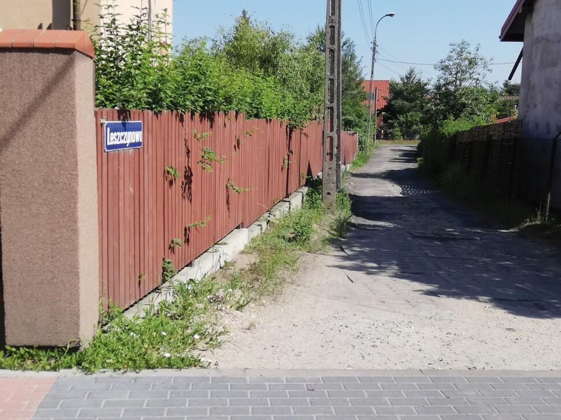 LEGIONOWO. Wysypują szkodliwy żużel na drogi LEGIONOWO. Wysypują szkodliwy żużel na drogi