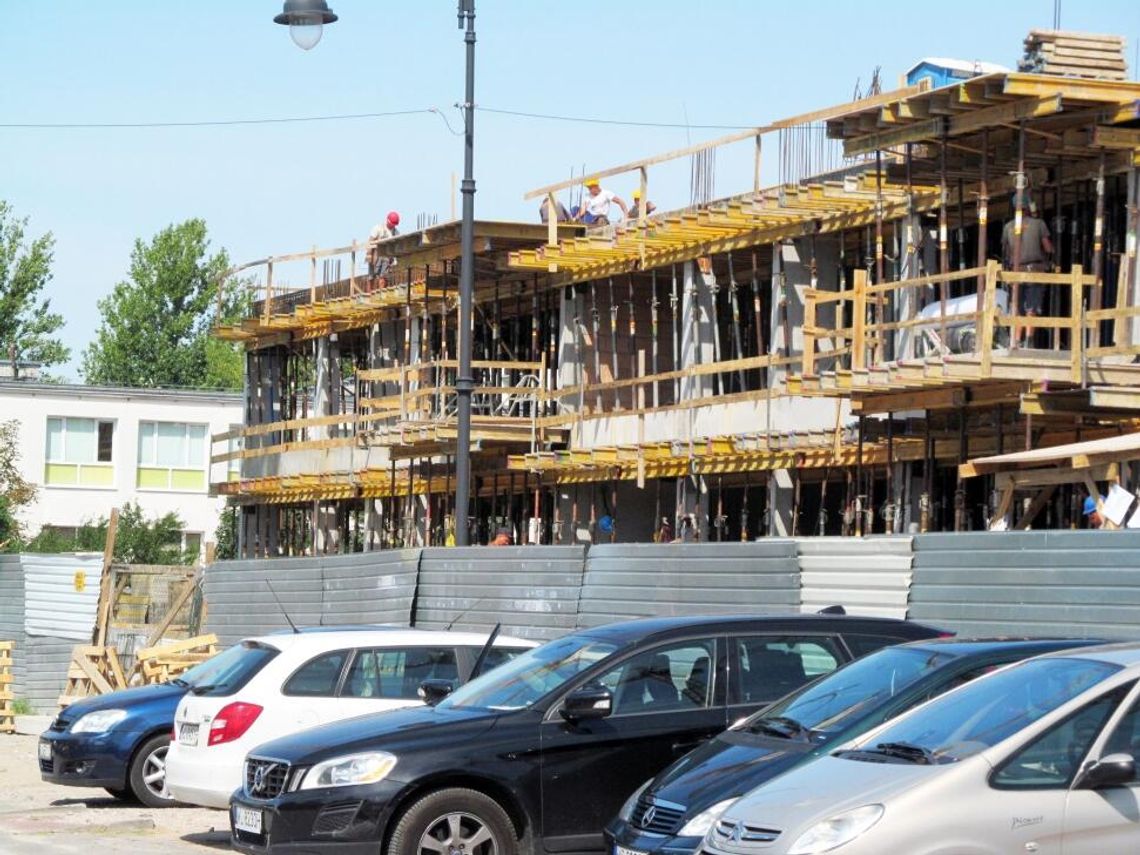 LEGIONOWO. Zabetonowują miasto – kolejne inwestycje mieszkaniowe
