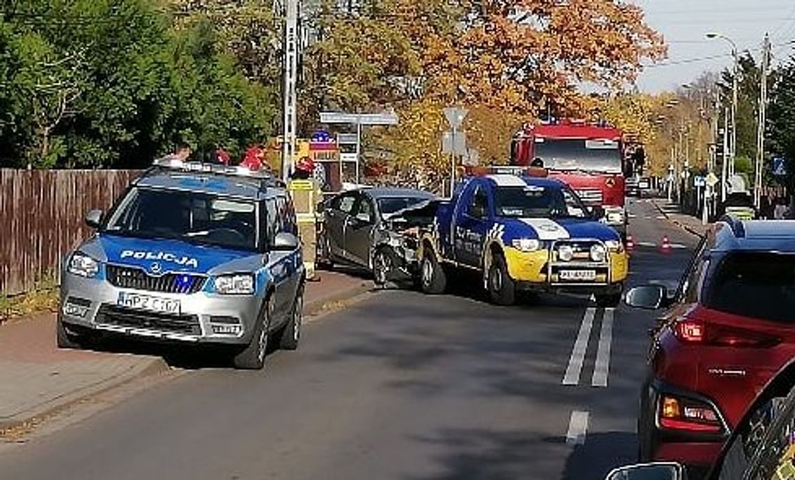 LEGIONOWO. Zderzenie dwóch aut na rogu Krasińskiego i Sowińskiego