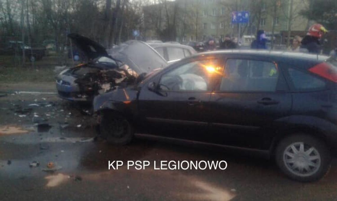 LEGIONOWO. Zderzenie dwóch pojazdów LEGIONOWO. Zderzenie dwóch pojazdów
