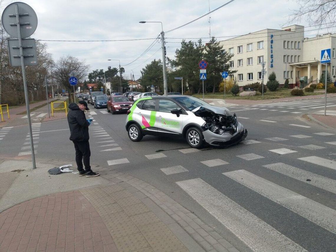 LEGIONOWO. Zderzenie na skrzyżowaniu Jagiellońskiej i Mickiewicza [GALERIA]