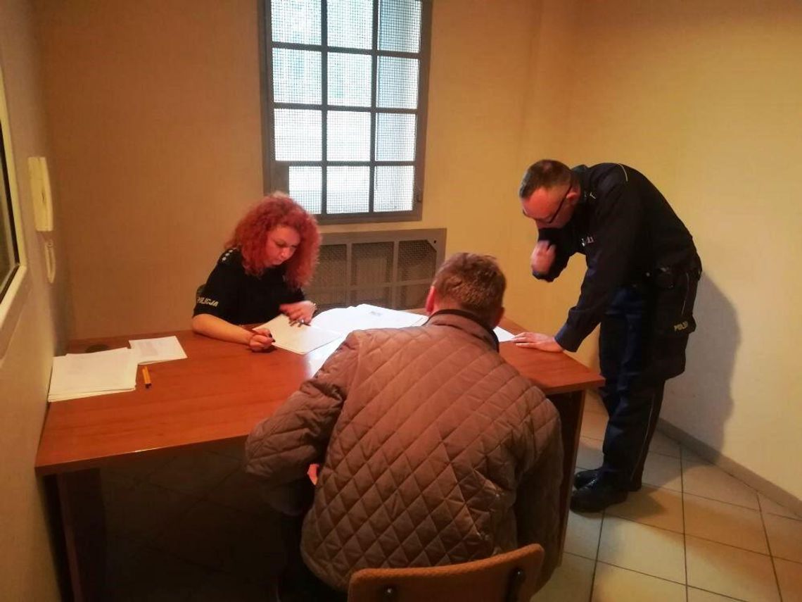 LEGIONOWSKI. Mężczyzna zatrzymany za domową przemoc LEGIONOWSKI. Mężczyzna zatrzymany za domową przemoc