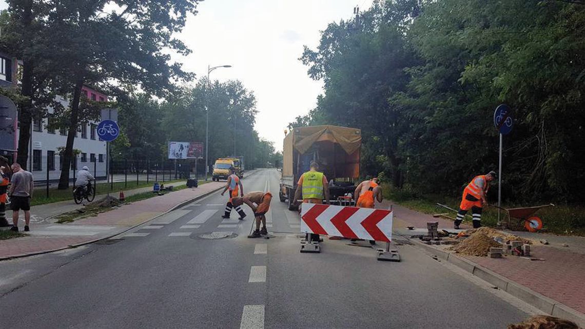 LEGIONOWSKI. Ruszyła budowa aktywnych przejść dla pieszych LEGIONOWSKI. Ruszyła budowa aktywnych przejść dla pieszych