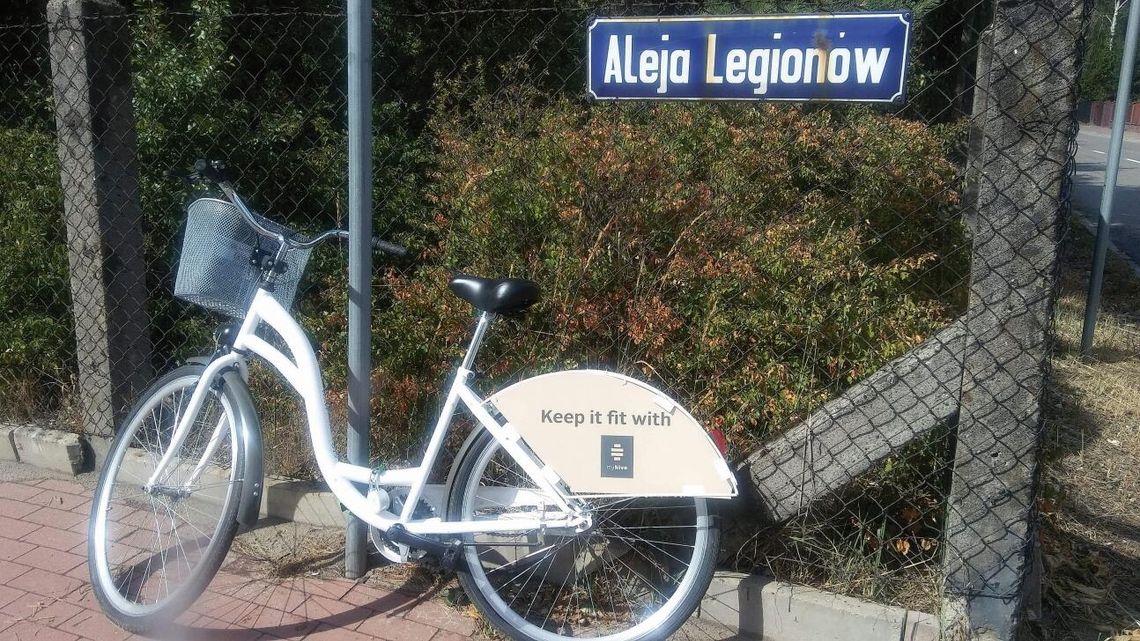 LEKKIM PIÓREM, CIĘŻKĄ RĘKĄ. Pozostawiony rower, jako soczewka naszego społeczeństwa?