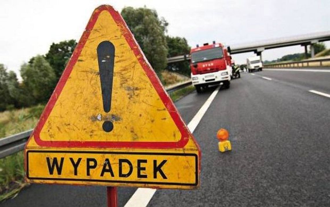 MICHAŁÓW-REGINÓW. Karambol 4 aut przy wiadukcie
