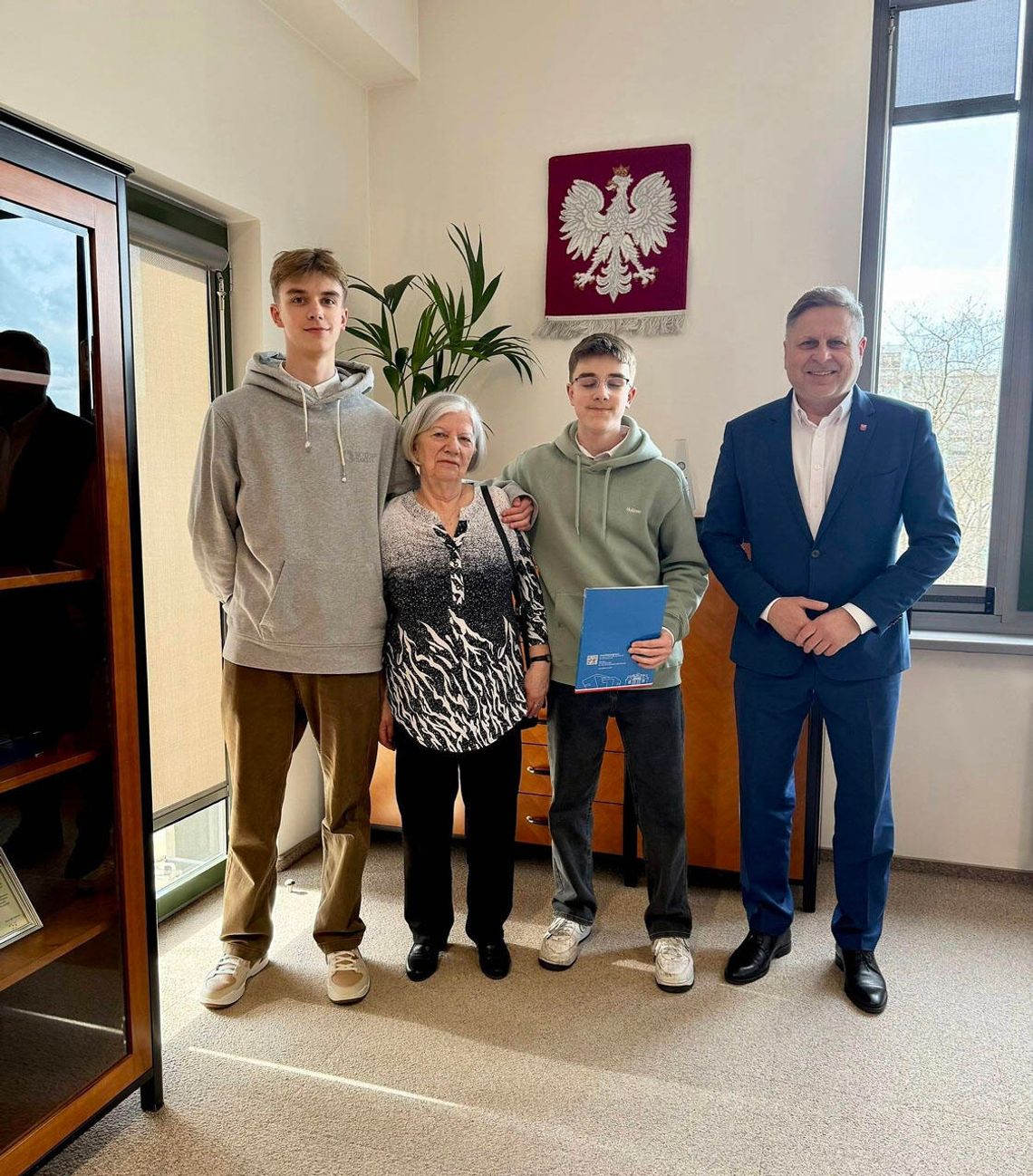 Młodzi bohaterzy uratowali dziadków z pożaru – zostali uhonorowani przez prezydenta