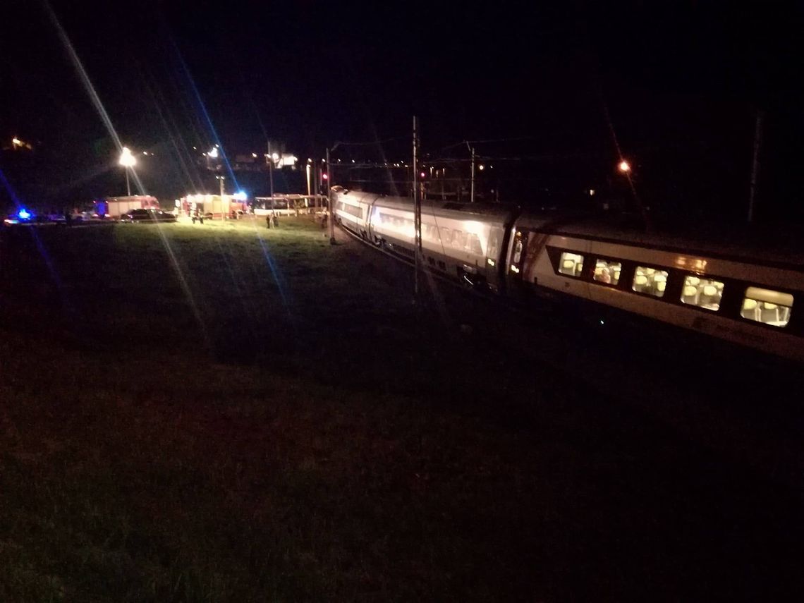 MODLIN. Zderzenie Pendolino z autobusem w Modlinie MODLIN. Zderzenie Pendolino z autobusem w Modlinie