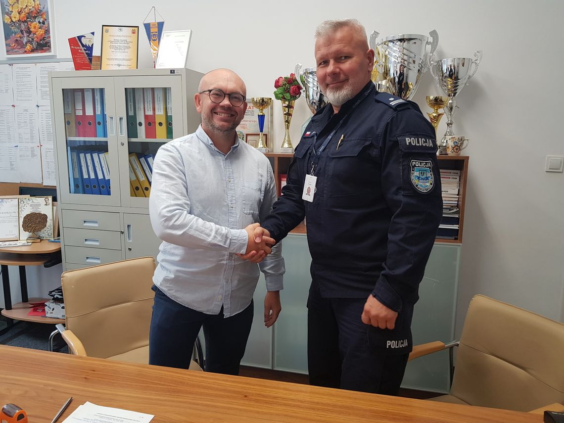 Mundur zamiast zwykłej klasy
