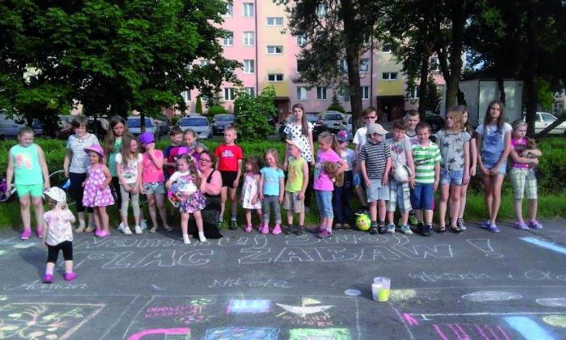 Nie chcą bloku - namalowali swój plac zabaw Nie chcą bloku - namalowali swój plac zabaw