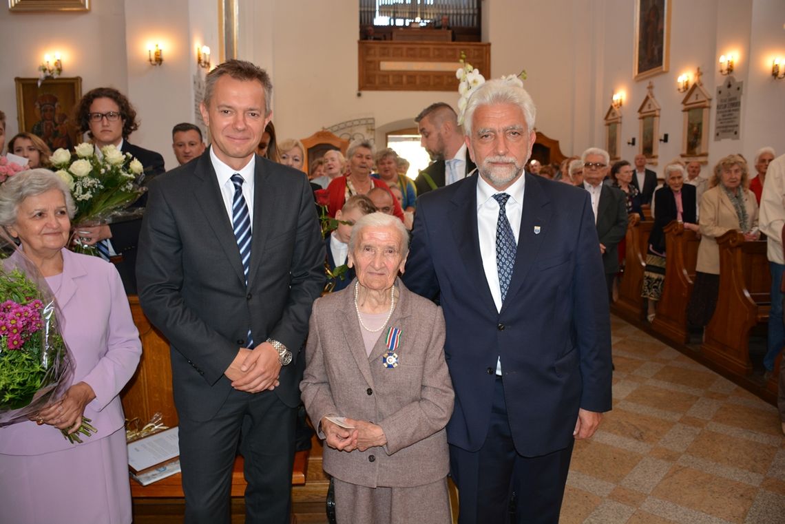 NIEPORĘT. 100 lat mało jeszcze!