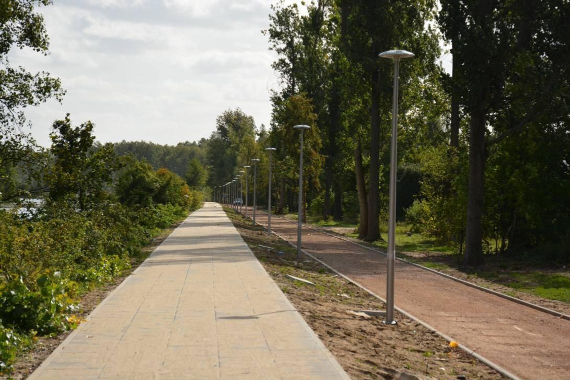NIEPORĘT. Droga pieszo-rowerowa nad Kanałem Żerańskim NIEPORĘT. Droga pieszo-rowerowa nad Kanałem Żerańskim